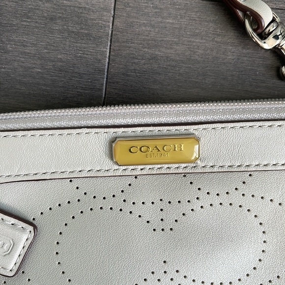 Coach wristlet. - Picture 5 of 6
